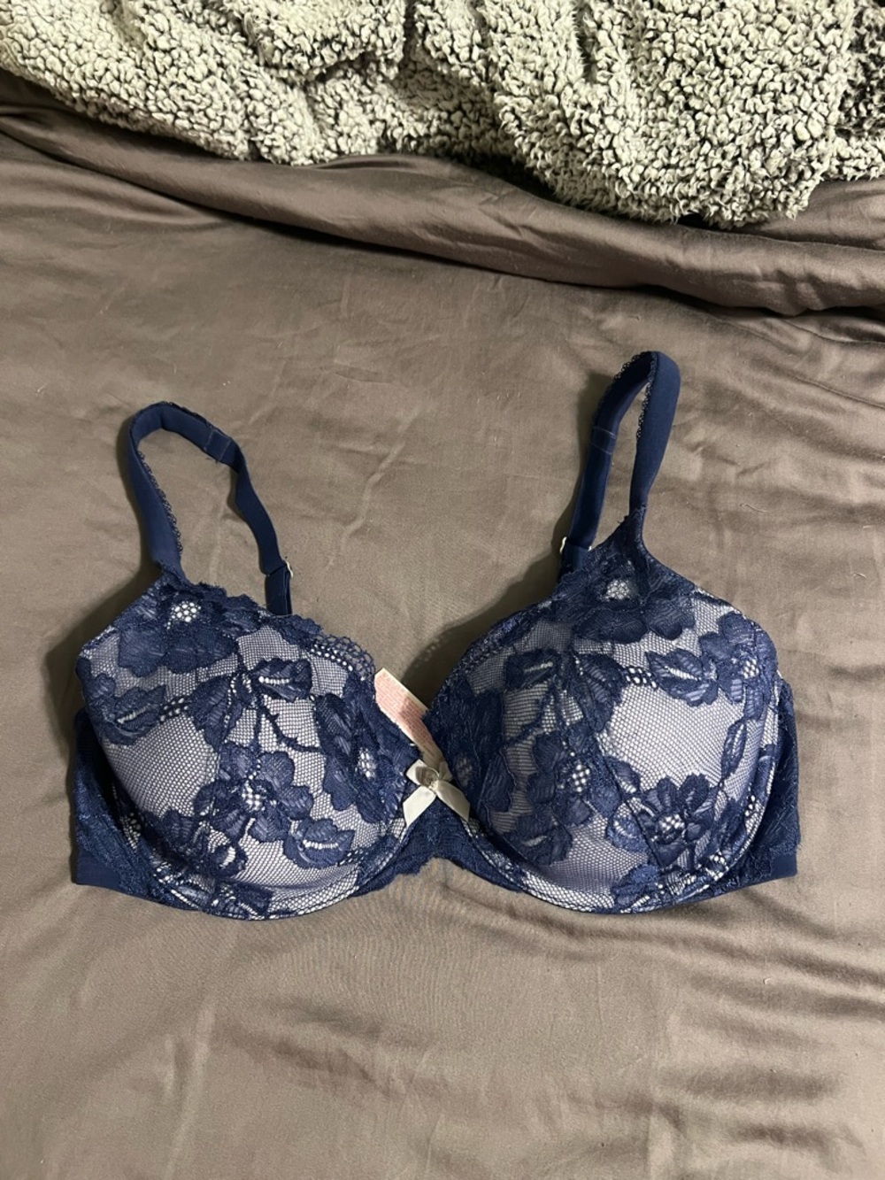 Victoria's Secret Body by Victoria Lined Perfect Coverage Lace Underwire Bra